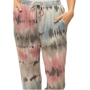 NWT Mystree Gray and Pink Floral Top